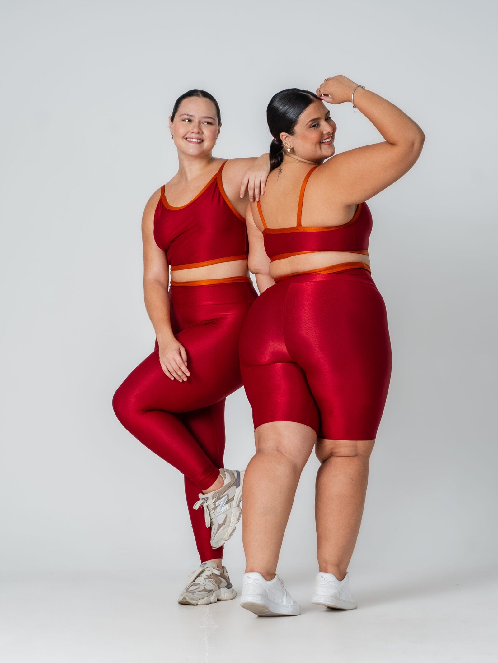 modelo usando roupa fitness em tecido de compressão